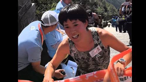 果然视频丨2026泰山登山比赛,中年组女子冠军杨琳琳,用时1小时17分37秒
